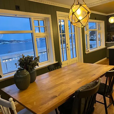 Idyllic House By The Fjords And Mountains Vakantiehuis Reistad (More og Romsdal)