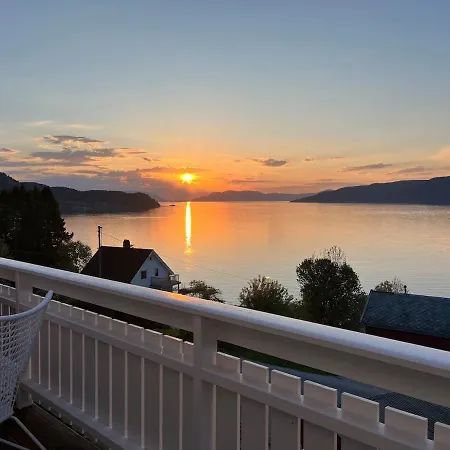 Vakantiehuis Idyllic House By The Fjords And Mountains Reistad (More og Romsdal)