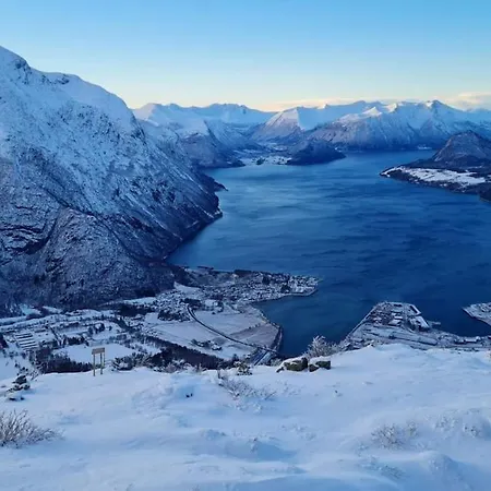 Idyllic House By The Fjords And Mountains * Reistad (More og Romsdal)