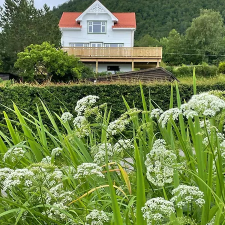 Idyllic House By The Fjords And Mountains Reistad (More og Romsdal)